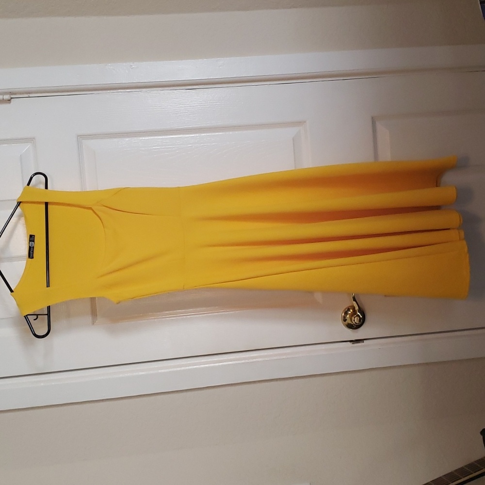 Boohoo stunning Yellow Dress,size 4.